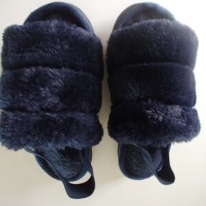 Sonoma Navy Slide Faux Fur Slippers. Size 8